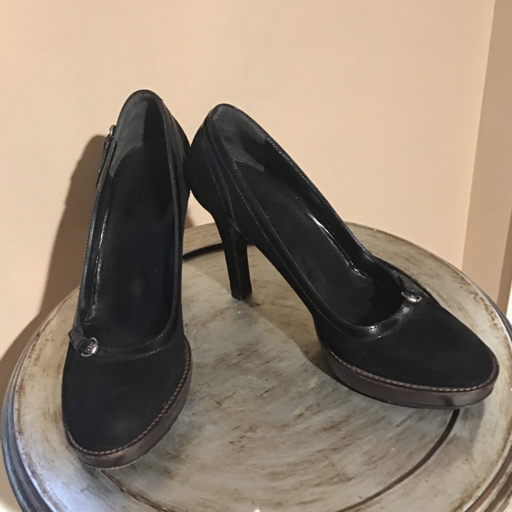 Gucci black suede pumps